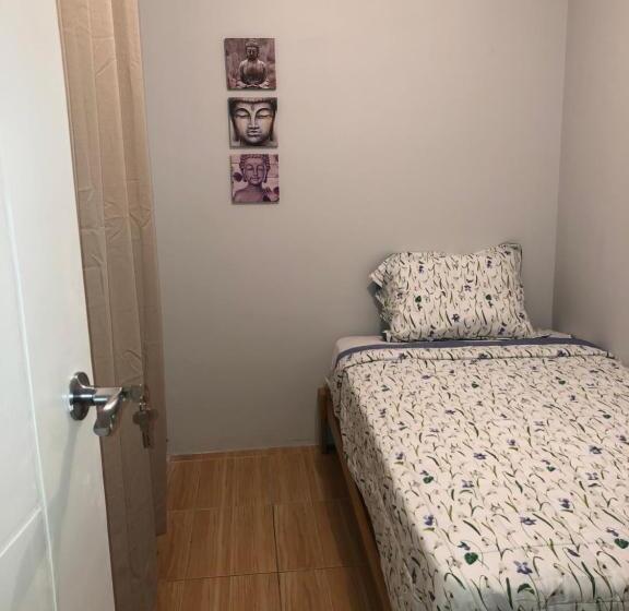 バスルーム共有のシングルスタンダード, Qurpawasi