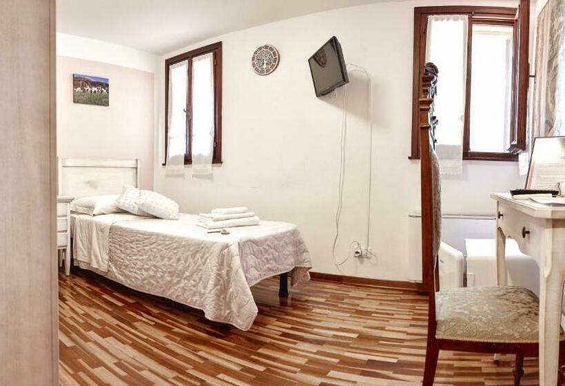 חדר סטנדרט יחיד, Agriturismo La Foscarina