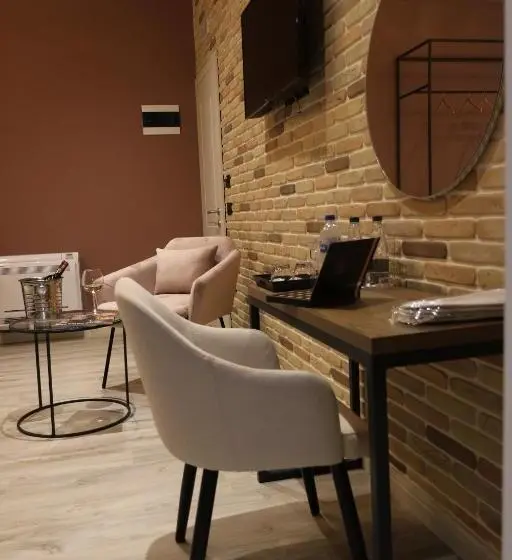 اتاق لوکس با بالکن, Ardenica Boutique