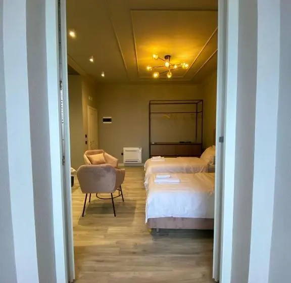 اتاق استاندارد چهارنفره با بالکن, Ardenica Boutique
