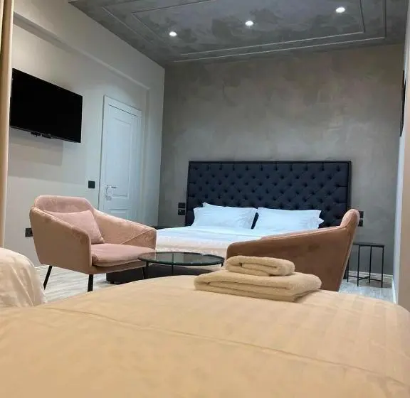 اتاق استاندارد چهارنفره با بالکن, Ardenica Boutique
