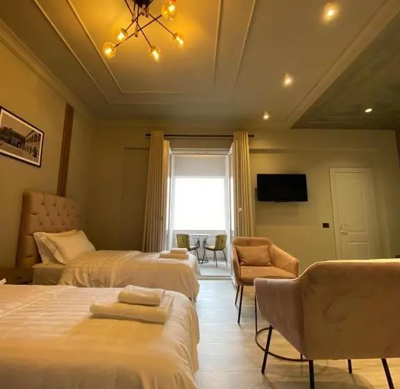 اتاق استاندارد چهارنفره با بالکن, Ardenica Boutique