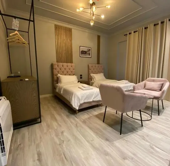 اتاق استاندارد چهارنفره با بالکن, Ardenica Boutique