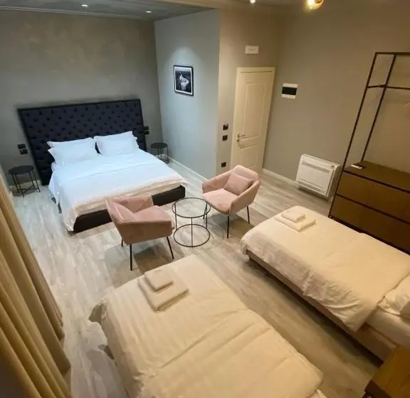 اتاق استاندارد چهارنفره با بالکن, Ardenica Boutique