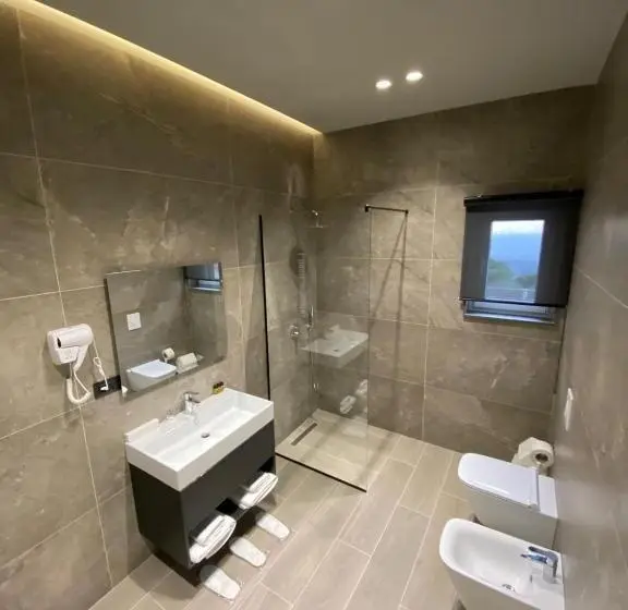 اتاق لوکس سه تخته, Ardenica Boutique
