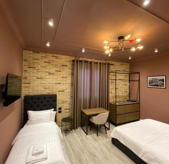 豪华三人间, Ardenica Boutique