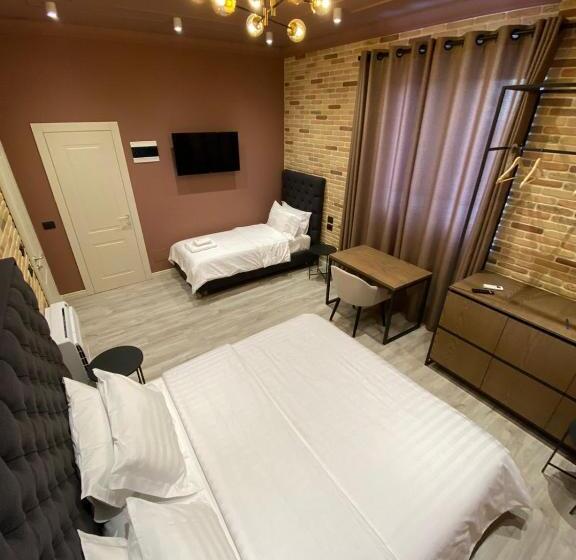 豪华三人间, Ardenica Boutique