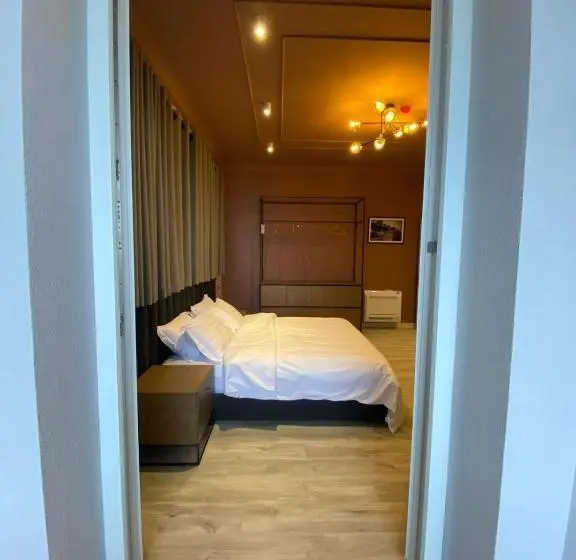 اتاق لوکس با بالکن, Ardenica Boutique