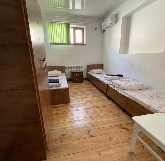 اتاق کلاسیک سه تخته, хостел кафе 777