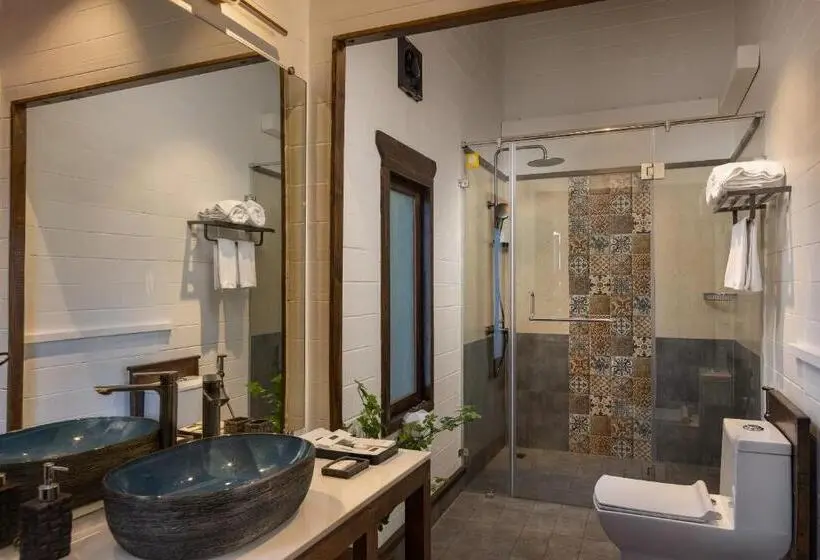 Superior Suite, The Ark Comforts