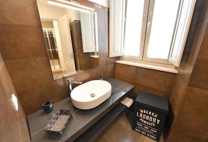 اتاق لوکس, Palazzo Degli Stemmi