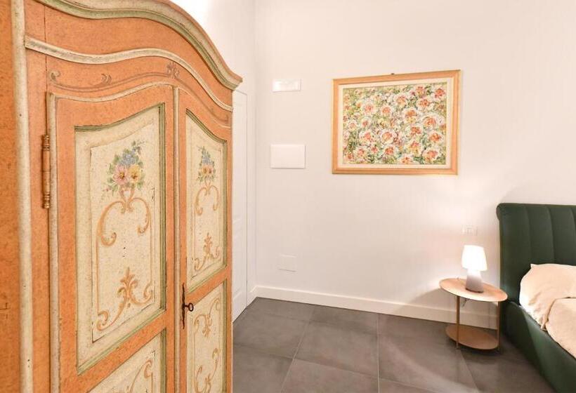 اتاق لوکس, Palazzo Degli Stemmi