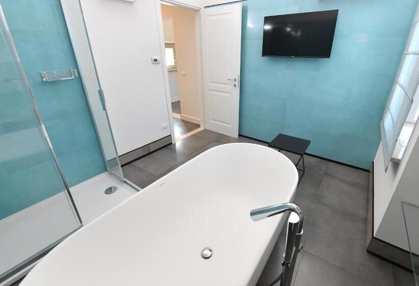 سوییت لوکس, Palazzo Degli Stemmi