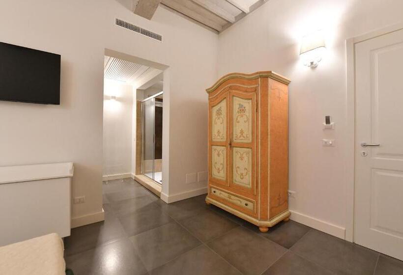 اتاق لوکس, Palazzo Degli Stemmi