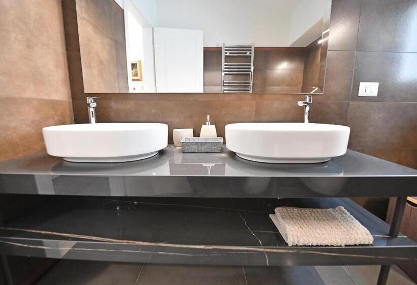 سوییت لوکس, Palazzo Degli Stemmi