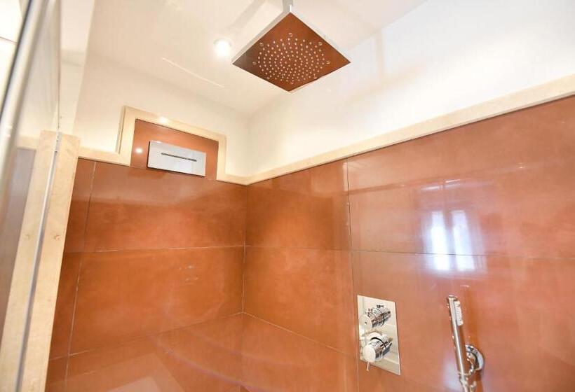 اتاق لوکس, Palazzo Degli Stemmi