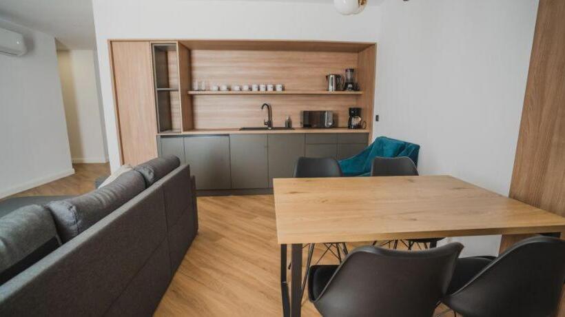 1 Bedroom Apartment Lake View, Panoramic Colibita