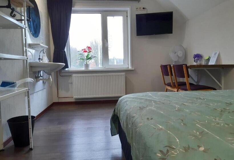 חדר משפחתי, Pension Het Hoefijzer