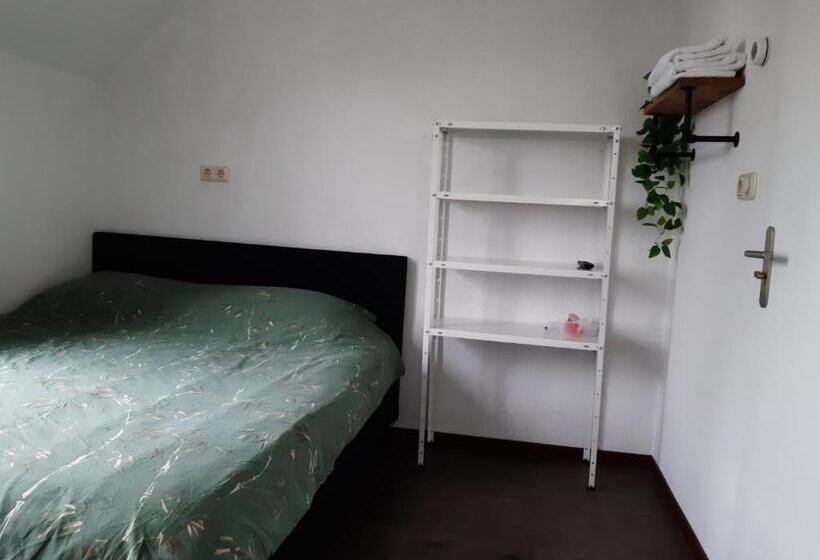 חדר משפחתי, Pension Het Hoefijzer