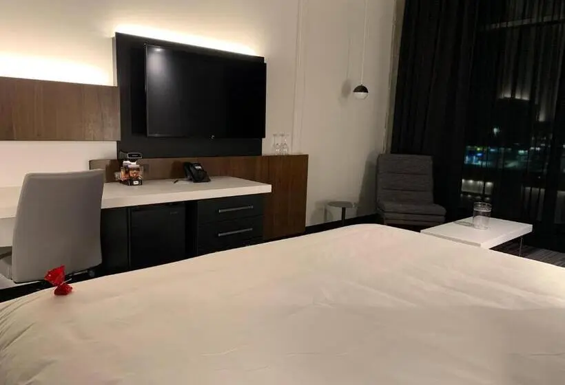 キングサイズベッドのスーペリアルーム, Grand Hotel Times Blainville Mirabel