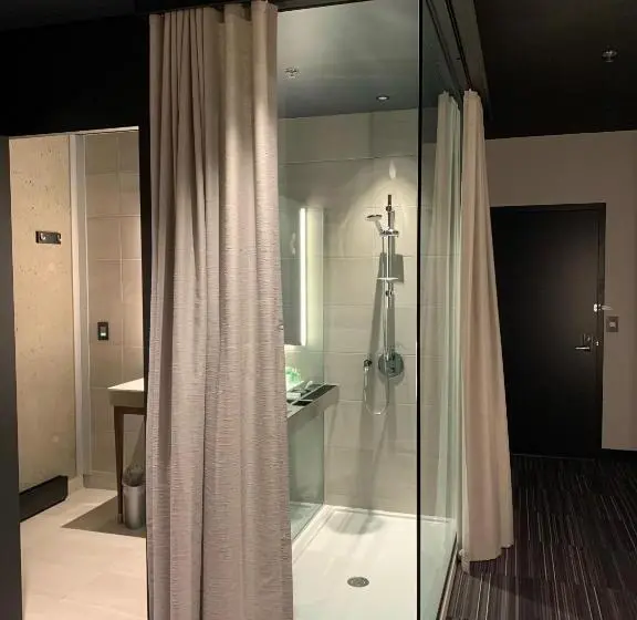 キングサイズベッドのデラックスルーム, Grand Hotel Times Blainville Mirabel