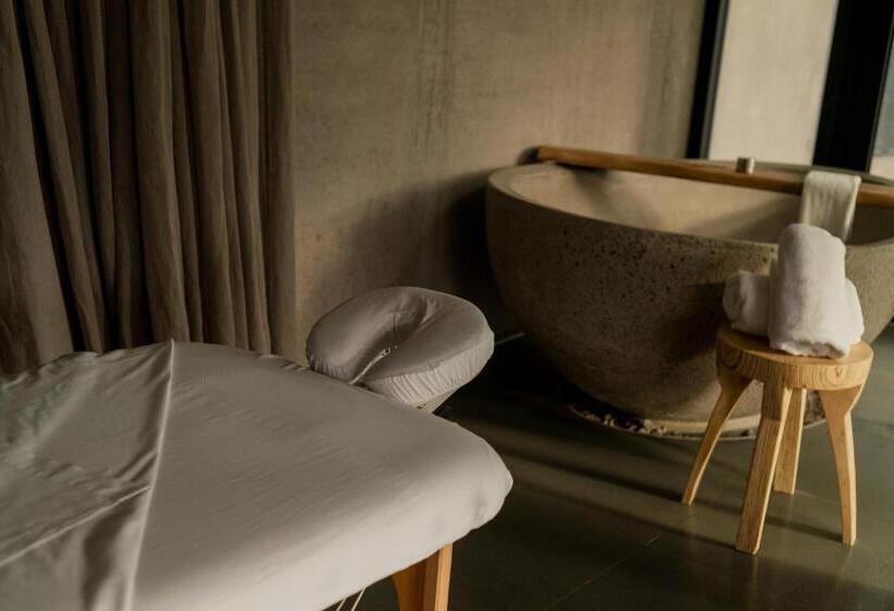 Люкс, Susana Balbo Winemaker´s House