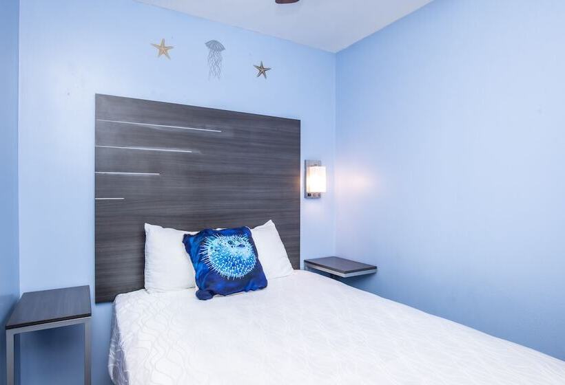 غرفة قياسية ثلاثية, Aqua Breeze Inn