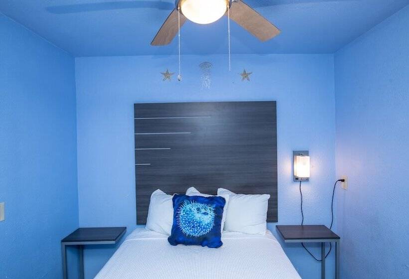 غرفة قياسية ثلاثية, Aqua Breeze Inn