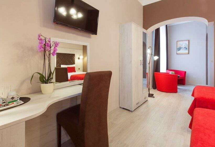 اتاق راحتی سه تخته, Belgrade City