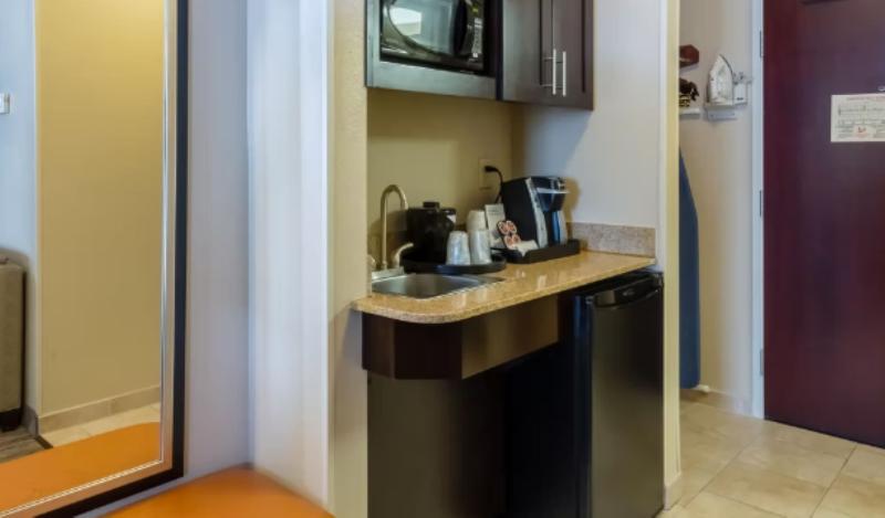 스위트 킹사이즈 침대, Holiday Inn Express Hotel & Suites Dallas West, An Ihg