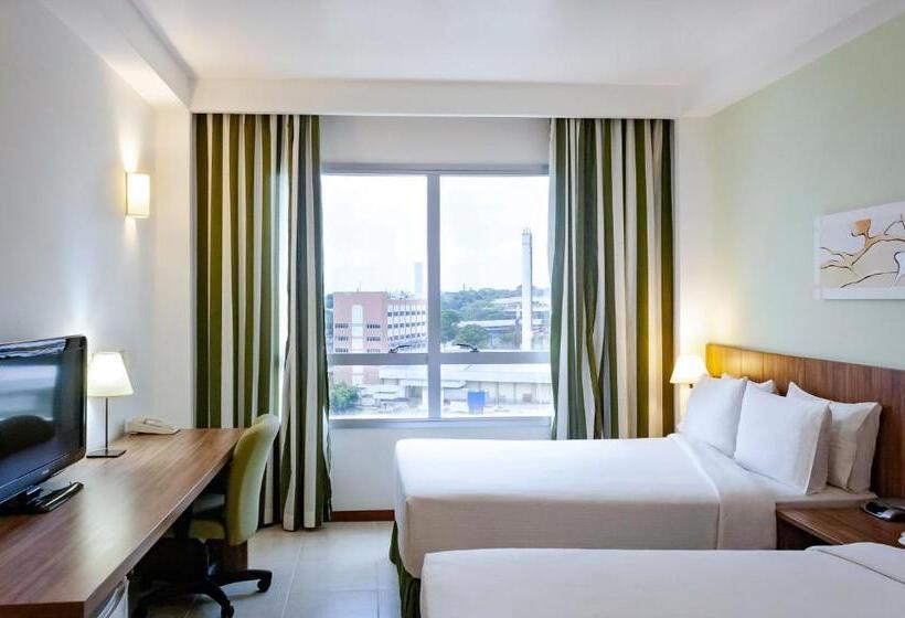 غرفه قياسيه سريرين مزدوجين, Holiday Inn Manaus, An Ihg