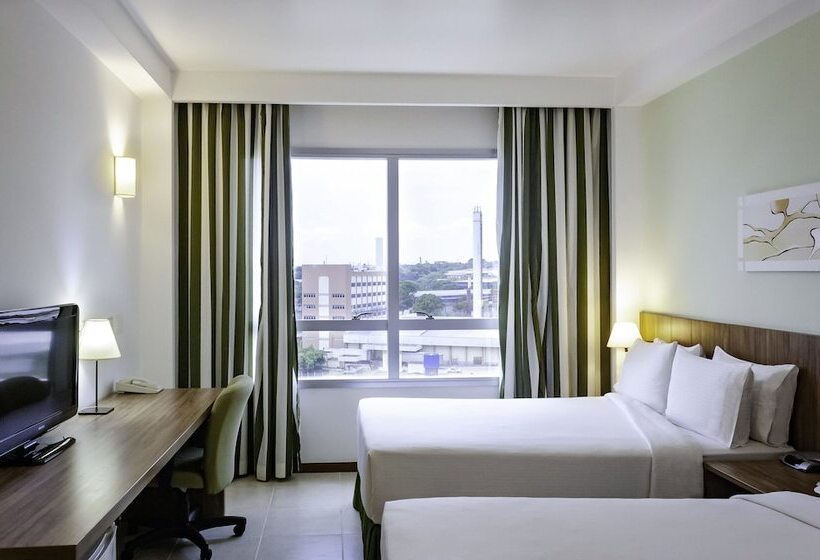 غرفه قياسيه سريرين مزدوجين, Holiday Inn Manaus, An Ihg