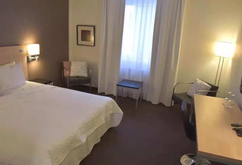 スーペリアールーム, L Charlottenberg