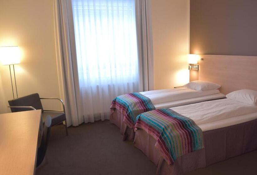 家庭间, L Charlottenberg