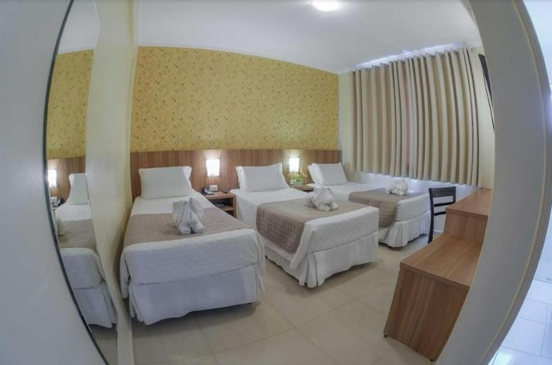 Quarto Triplo Deluxe, Pietro Angelo