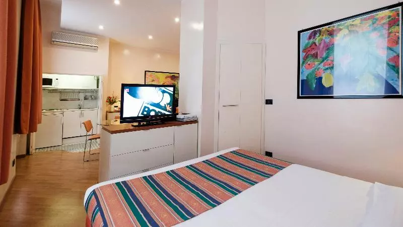 استودیوی استاندارد, Residence Sacchi Apart