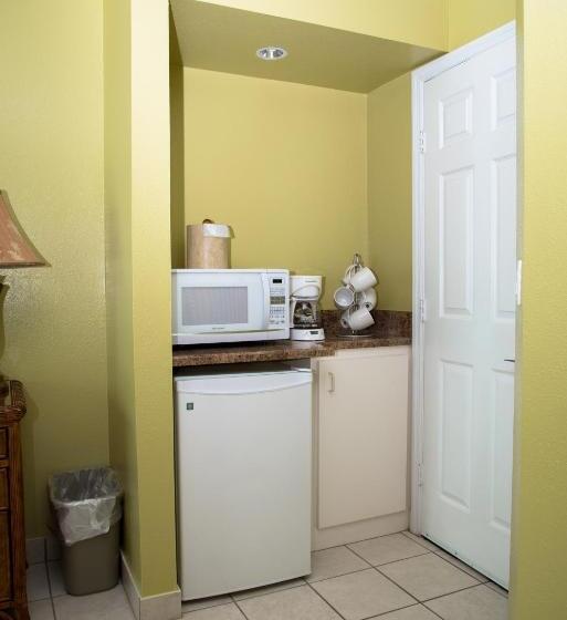 إستوديو بريميوم, Royal Floridian South By Spinnaker