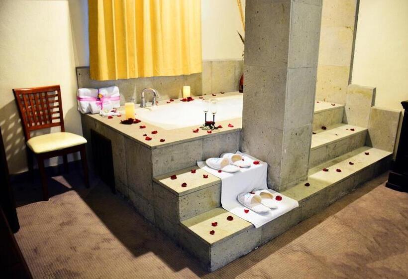 ماستر سويت, San Carlos Tequisquiapan