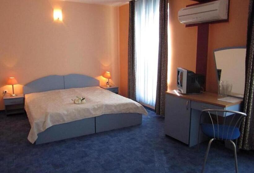 סוויטת ג'וניור, Shterev Sopot