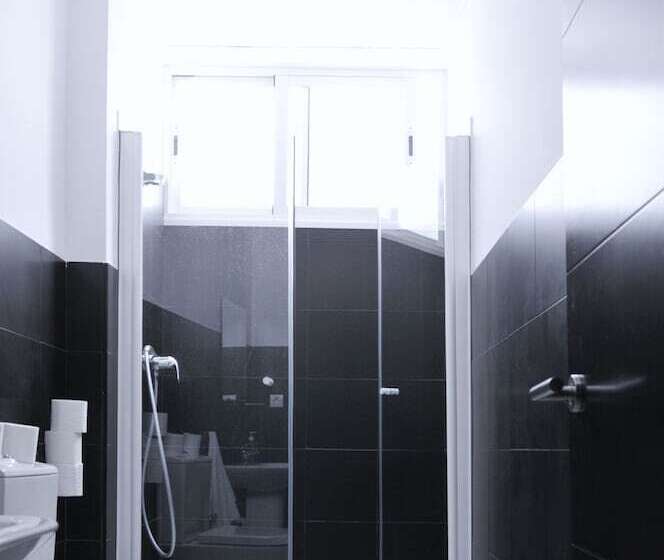 تختخواب در اتاق مشترک, Joy Plaza de Armas