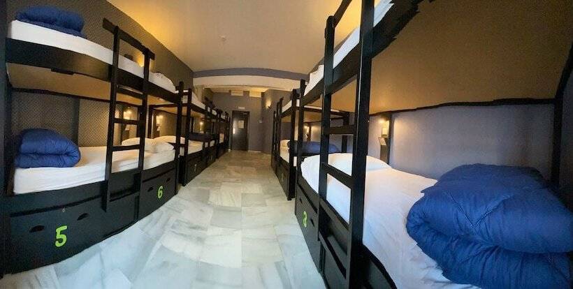 تختخواب در اتاق مشترک, Joy Plaza de Armas