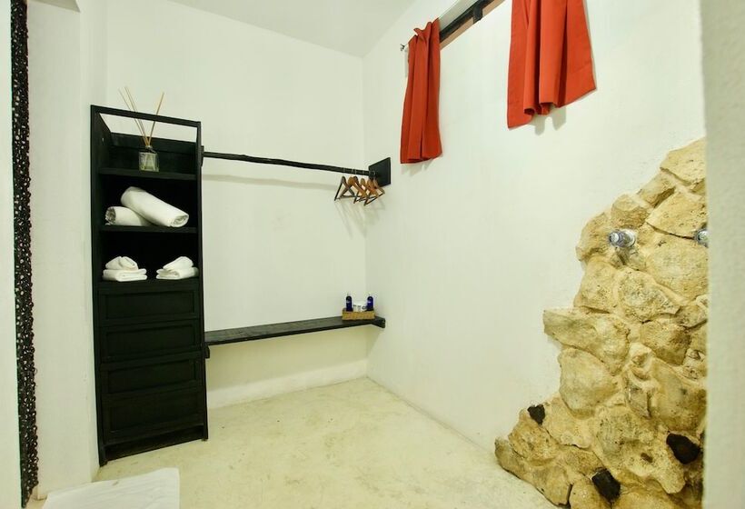 اتاق استاندارد با چشمانداز باغ, Zulum