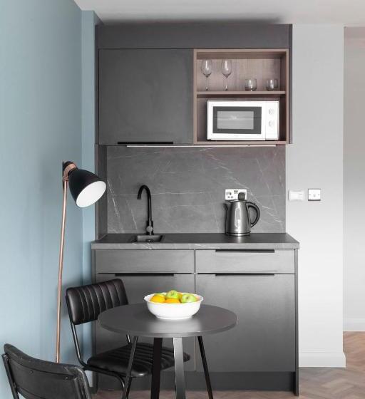 スーペリアスタジオ, Aptel East