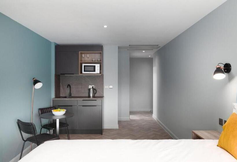 スーペリアスタジオ, Aptel East