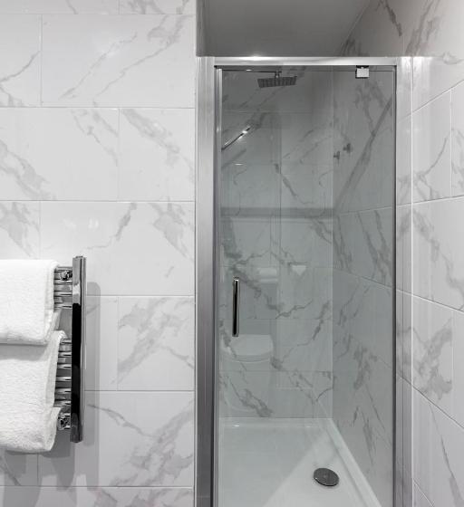 スーペリアスタジオ, Aptel East