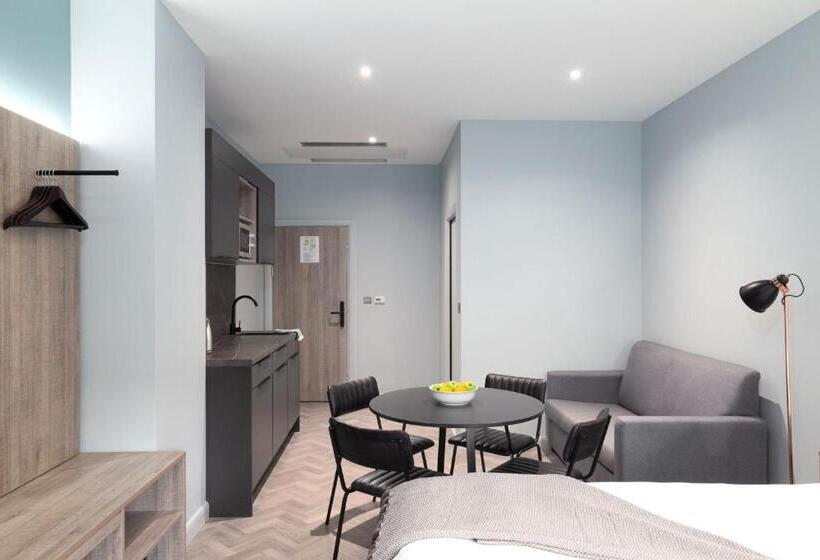 ファミリーステューディオ, Aptel East