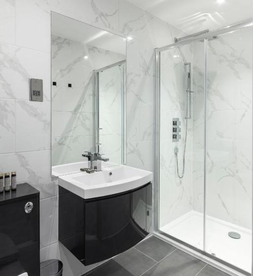 スイート, Aptel East