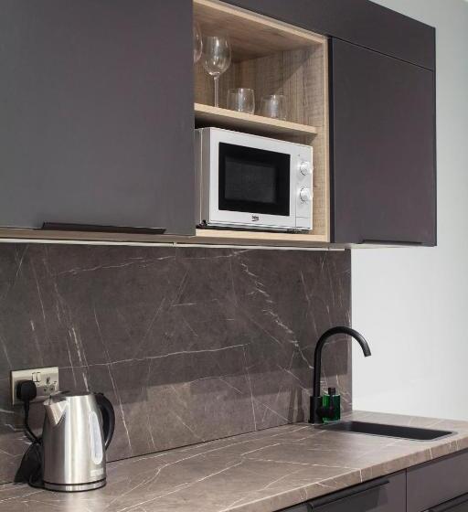 スイート, Aptel East