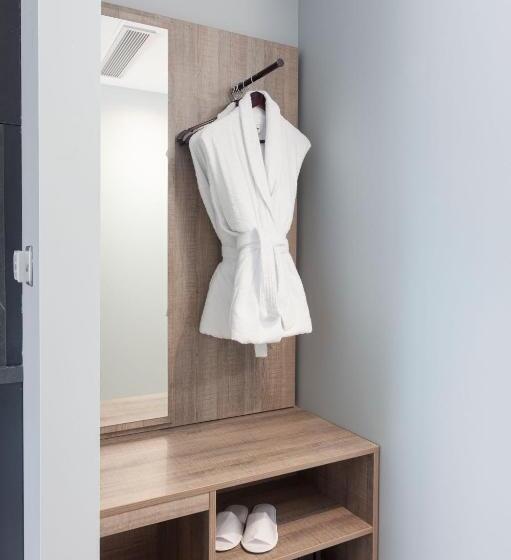 スーペリアースイート, Aptel East