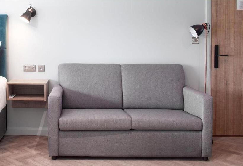 スイート(家族用), Aptel East